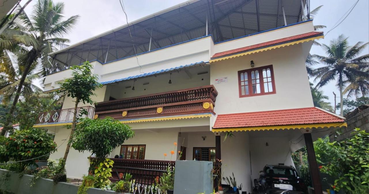 Pknhomestay Kumily Thekkady Eksteriør billede