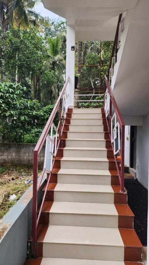 Pknhomestay Kumily Thekkady Eksteriør billede
