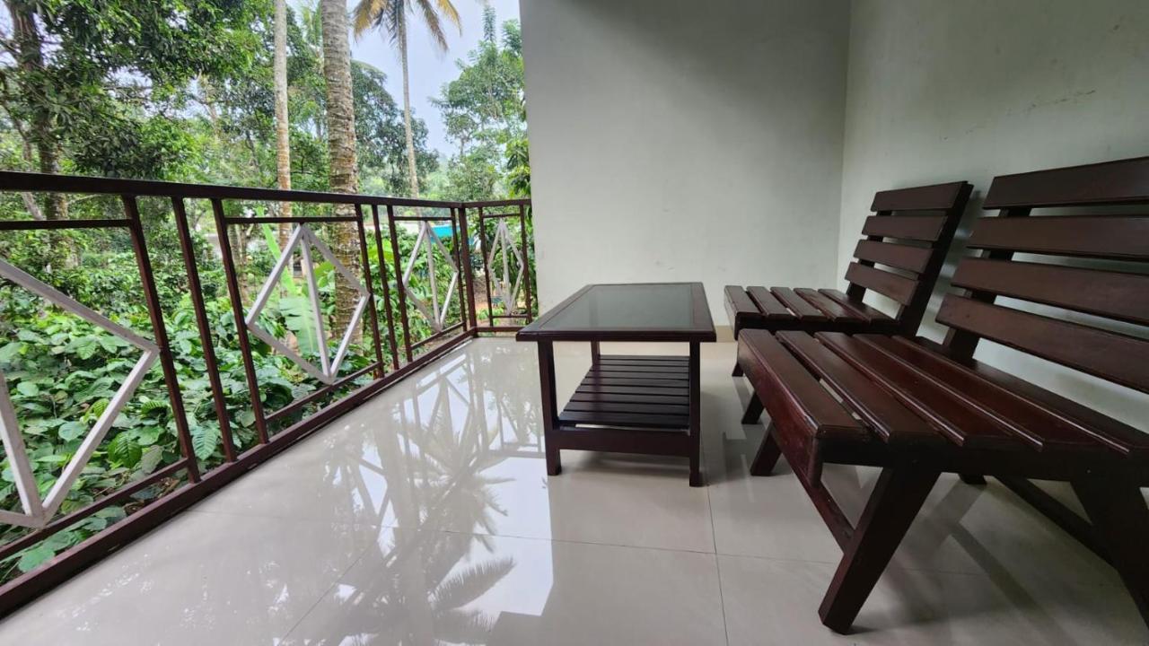 Pknhomestay Kumily Thekkady Eksteriør billede