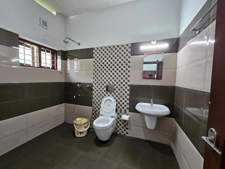 Pknhomestay Kumily Thekkady Eksteriør billede